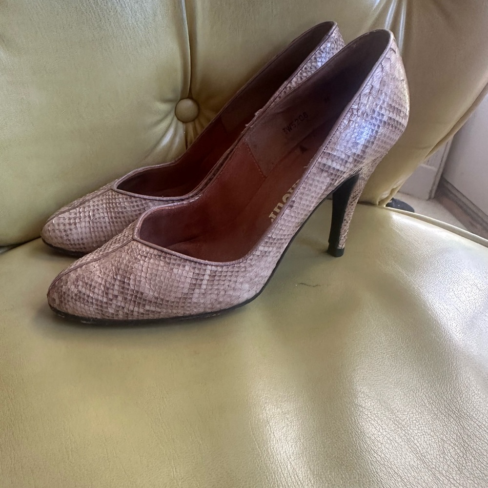 Vintage  Mr. Seymour snakeskin pumps 7 M.